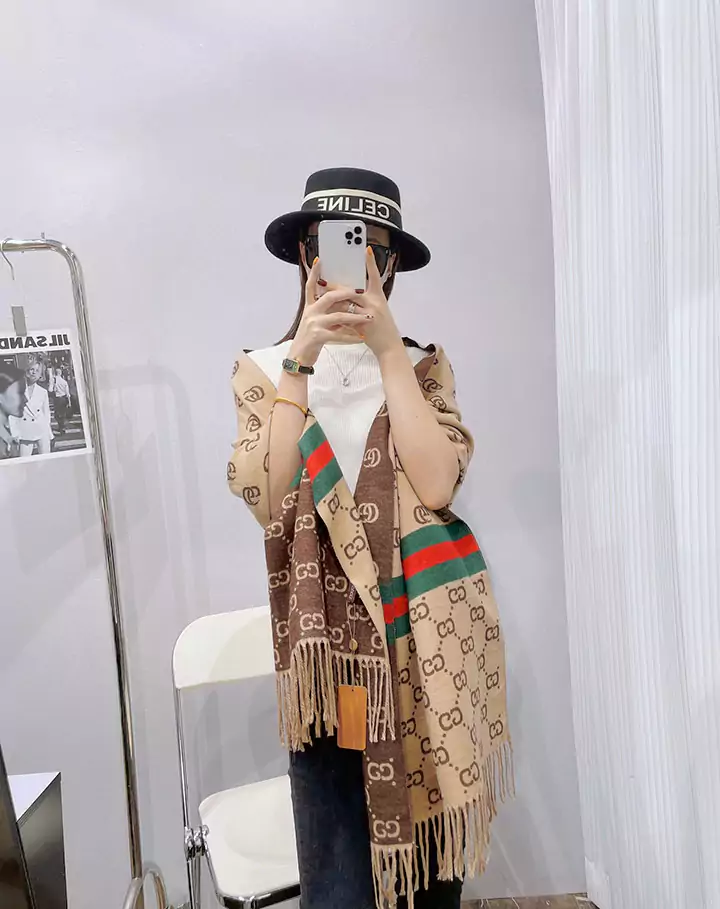 GUCCI コピーマフラー